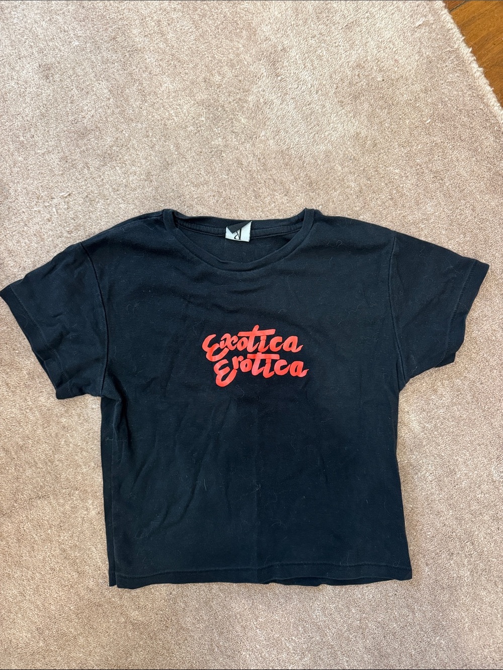 Realisation Par Black Tee with Red Exotica Script